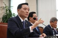 김현웅 법무부장관, “진경준 구속 부끄럽고 참담”