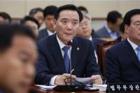 ‘진경준 사건’  질의 받는 김현웅 법무부 장관