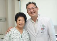 ‘선천성 슬개골(무릎뼈) 탈구’ 인공관절 수술 성공