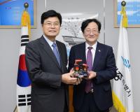 이춘희 세종시장, 축산환경협회 감사패 수상