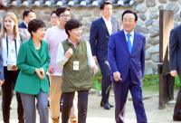 朴 대통령, 영주 소수서원·선비촌 방문… "관광, 국민행복·내수에 가장 좋은 정책"