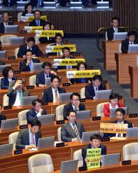 새누리당 "朴대통령 개헌 제안, 野 협조 노력해야"