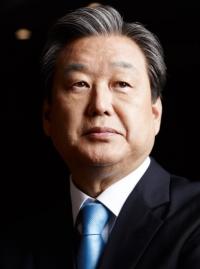 김무성 전 대표, 충북대 방문 '4차 산업혁명 전국 대학 세미나' 참석