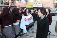 김양희 충북도의장, 수능 시험장 찾아 수험생 격려