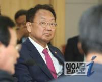 유일호 “탄핵 시장영향 제한적…경제 정책 흔들리지 않겠다”