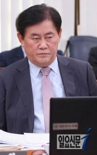최경환, 대통령 탄핵 비주류에 "한솥밥 먹었는데…역사 심판 받을 것"
