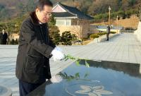 홍준표 경남도지사, 3.15민주묘지와 충혼탑 참배
