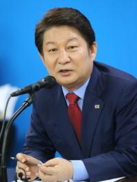 권영진, 주호영 보수신당 참여 독려 행보에 "탈당할 상황 변화 없다"