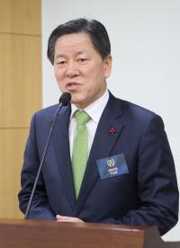 "문재인과 손 안잡는다"는 주승용...민주당은 "못 잡을 손은 반기문" 반박