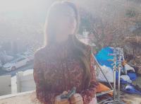 설현, 겨울 날씨에 봄 옷 입고 야외 촬영? 네티즌들 "핫팩 투혼 안쓰러워"