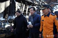 이낙연 전남지사, 여수 수산시장 화재 현장 방문