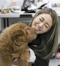'시청률 보증수표' 설현, 인기녀의 일상은? "덩치 껴안고 행복 미소"