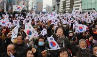 "촛불 겁내지 마라, 태극기가 있다" 대구서 박 대통령 탄핵반대 집회 열려