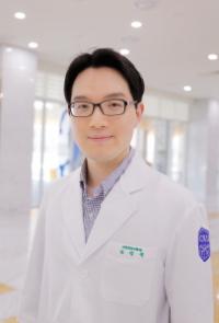 가톨릭관동대 국제성모병원 김영욱 교수, 척추관 협착증 새로운 원인 밝혀