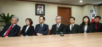 박근혜 대통령 탄핵 심판 기다리는 자유한국당