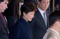 [단독] 박 전 대통령 ‘삼성동 골목 성명’ 준비했었다