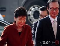 허원제 청와대 정무수석 사표 제출···“박근혜 전 대통령 구속 도의적 책임” 