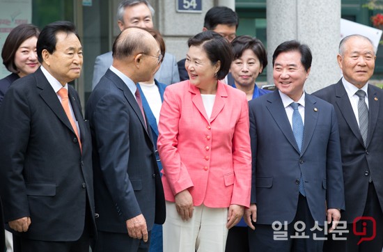 문재인 대선후보 부인 김정숙 여사, 대한노인회 방문