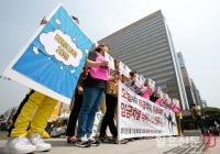 비정규직 차별 타파 피켓 든 한국여성노동자회