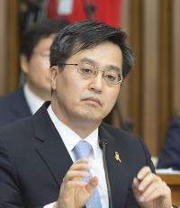 '흙수저 신화' 김동연 경제사령탑 미션은 '조율사'