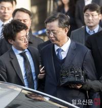 우병우 "박근혜 지휘·감독 보좌했을 뿐"…모든 혐의 부인