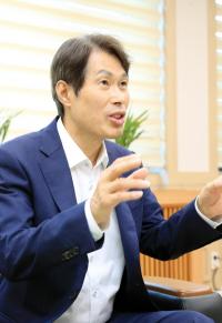 [Zoom人] 이진훈 구청장, “대구경제, ‘내발적 역동성’ 끌어 낼 전략 필요”
