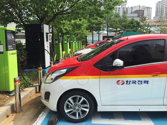 한전 전기차 충전소 유료화 전환…주먹구구 관리는 이제 그만~