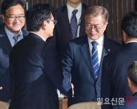 한국당, 본희의장 퇴장···‘정족수 미달’ 추경안 표결 오리무중