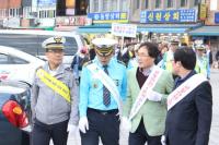 [포토] 토탈케어 합동캠페인 실시 중인 이상민 도로교통공단 부산지부장