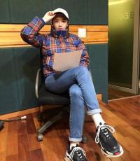다비치 강민경, 녹음실에서 생얼 미모 공개 "차곡차곡 녹음 중" 