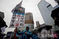 ‘박근혜 전 대통령을 즉각 석방하라’