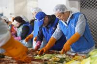 인천시설공단, `사랑의 김장 나눔` 활동...직접 재배한 배추와 무로 이웃돕기