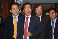 홍준표 뜨면 지지율 폭망? 한국당 '당 대표 리스크'에 떠는 사연