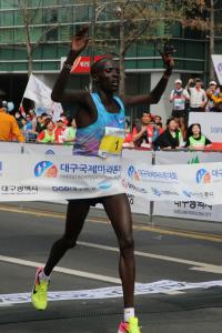 대구국제마라톤대회, 아브라함 킵툼 대회신기록 우승…케냐 1~3위 싹쓸이