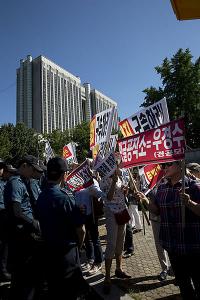 김경수 지사 구속을 외치는 보수단체 지지자