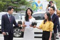 ‘여배우 스캔들’ 김부선, 경찰 출석