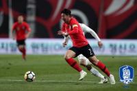 ‘벤투호’ 축구 열기에 찬물 부은 잔디