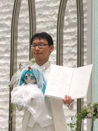 “나도 성 소수자…인정해 달라” 가상 캐릭터와 결혼한 일본인 남성 화제
