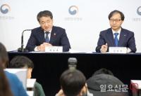 국민연금 종합운영계획안을 발표하는 박능후 보건복지부 장관