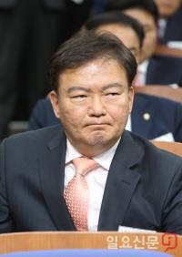 민경욱 의원, 맘카페 게시글 논란 일파만파...“침 뱉었다고 의원직 상실?”
