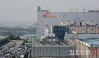  SK하이닉스, D램 가격 하락 폭탄…지난해 4분기 실적부진 