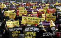교육부 강경 대응예고에 아이를 볼모로 삼겠다던 개학연기 유치원 일부 철회 