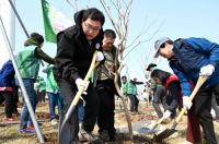[경주시정] '제74회 식목일 기념' 나무심기 행사 가져 外 