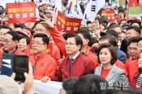 “확장성 없이 흑백전선만 이어가” 요란한 한국당 집회 그 효과는?