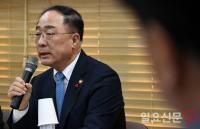 홍남기 “최저임금 합리적 수준 결정, 내년 주52시간제 중기 적용 앞서 보완책 강구”