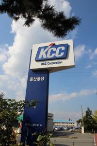 KCC 기업분할 시장에서 부정적 평가 받는 이유