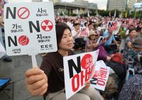 아베 규탄 집회에 참석한 시민들