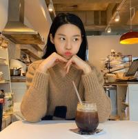 설현, 카페서 사랑스러운 일상 미모 인증샷 "얼죽아"