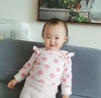 안소미, 붕어빵 딸과 집콕 근황 공개 “어린이집 선생님 놀이”