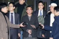 ‘ㅋㅋㅋ’ 문자에도…검찰로 간 김건모 성폭행 공방의 끝은?